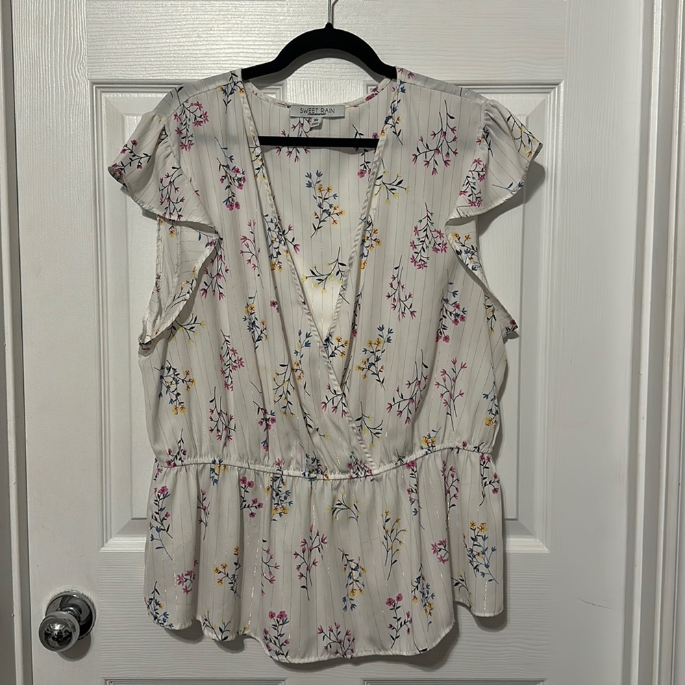 Sweet Rain 3X White Floral V-Neck Blouse